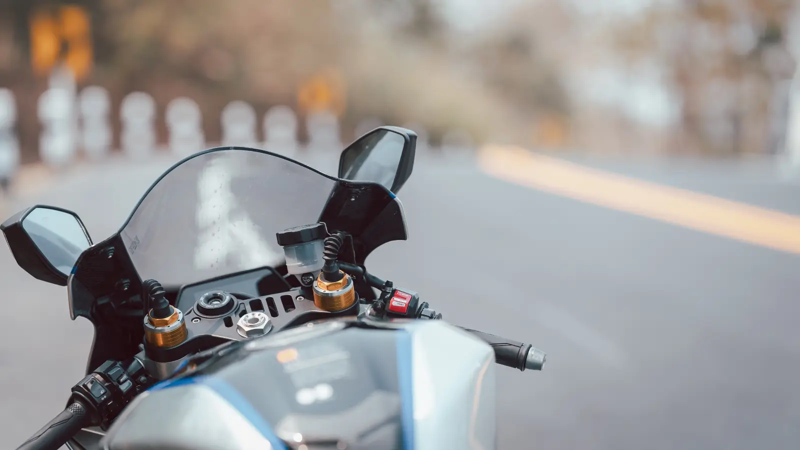 Motocyklista potrącony przez samochód „taxi”